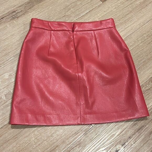 Wilfred • Aritzia Patio rosy red faux leather mini skirt - Picture 5 of 8